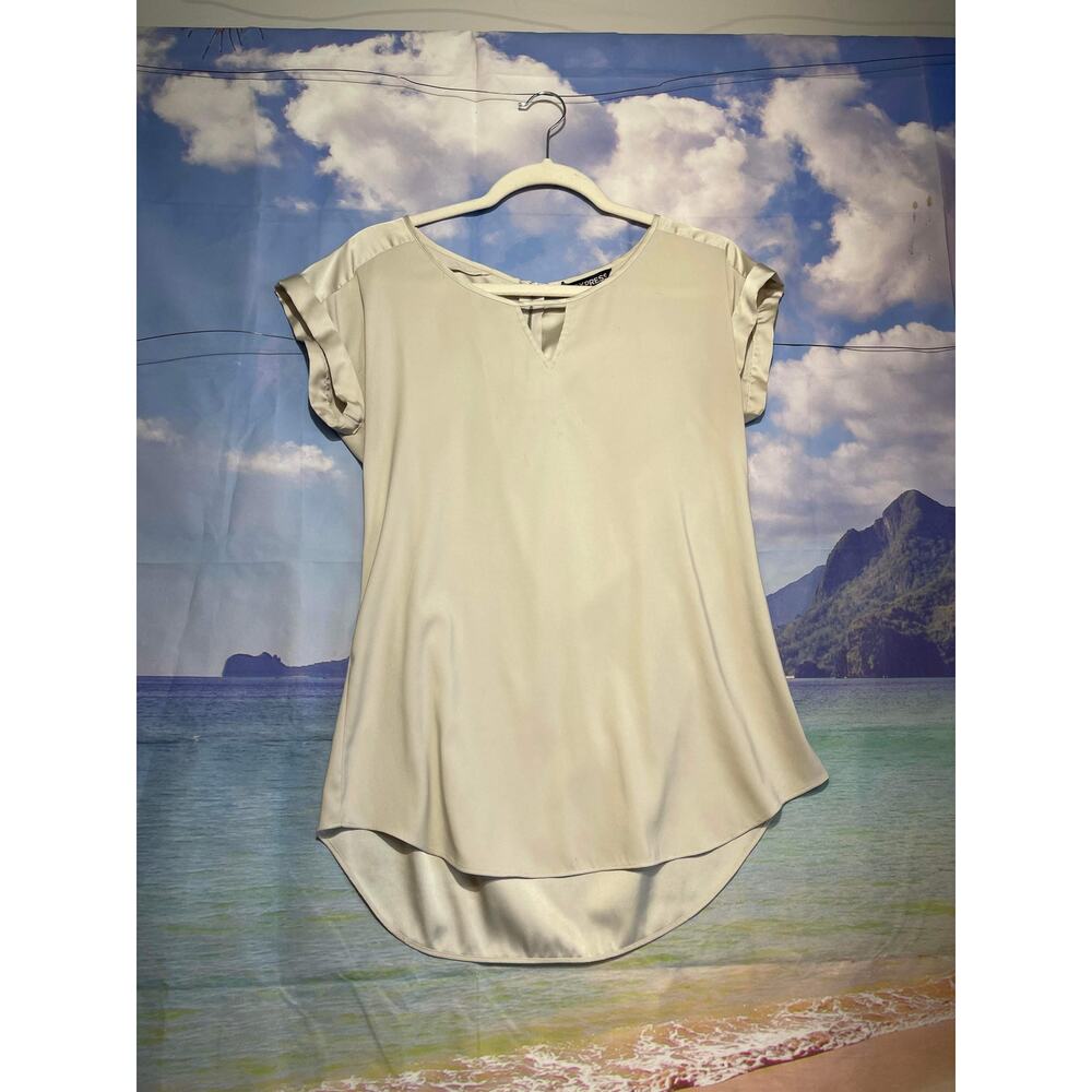 Women's Express silky Top blouse cream color curved hem size small